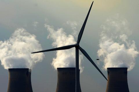 «Зелено-жадно»: почему альтернативная энергетика не спасает окружающую среду